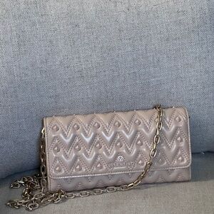 Valentino wallet on a chain